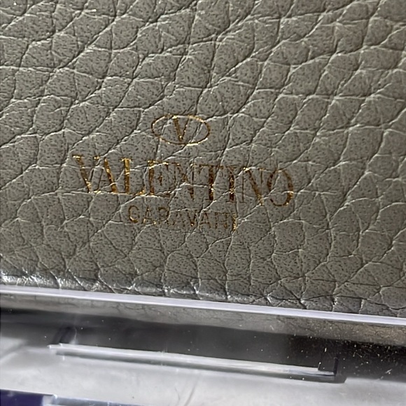 VALENTINO GARAVANI ZIP LONG WALLET WITH SILVER STUDS. - Picture 3 of 17